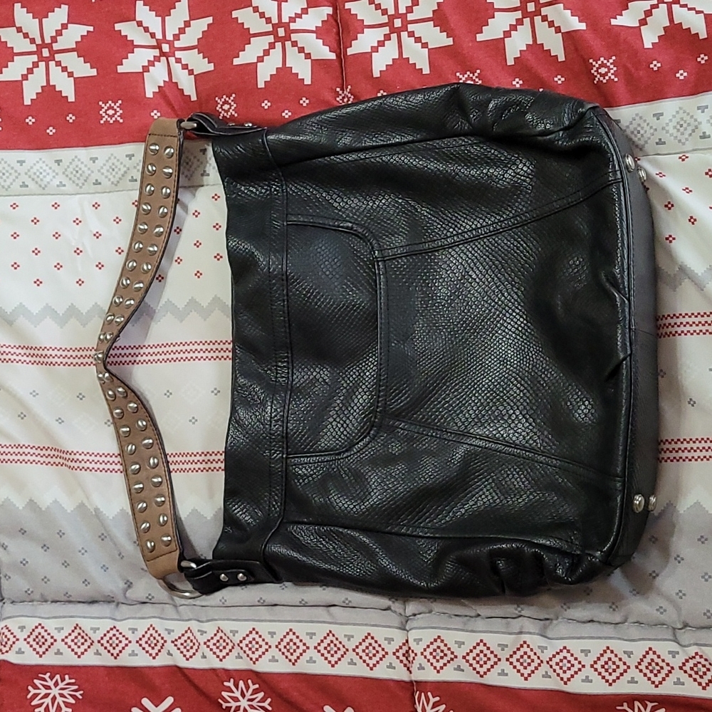 B Makowsky black leather purse